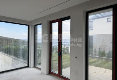 Modernes Haus mit Garten in einer bewachten Wohnanlage nahe Varna