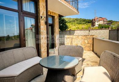 Renoviertes 185m² Haus mit Meerblick, 3 Badezimmer & Pool
