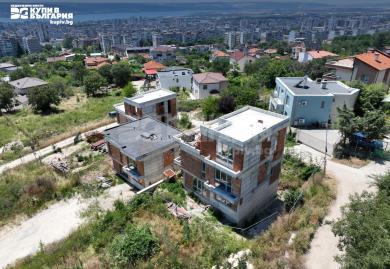 Мини комплекс от три къщи с морска панорама в м-т Сълзица, Варна