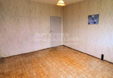 Светъл тристаен апартамент с панорамна гледка в кв. Надежда 1