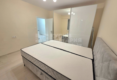 Komplett renovierte und möblierte Wohnung mit drei separaten Zimmern, Sofia