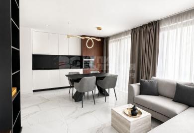 Luxuriöse Drei-Zimmer-Wohnung mit Designermöbeln im Stadtteil Iztok, Sofia