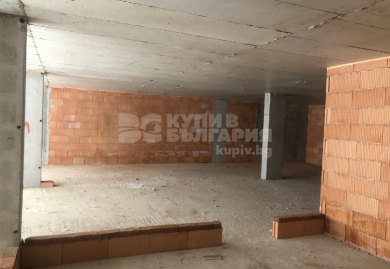 Просторно помещение 211 кв.м на партер в Идеален център Варна