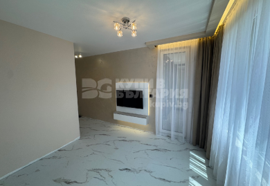 Designer-Dreizimmerwohnung mit Panoramablick auf das Vitosha-Gebirge, Sofia