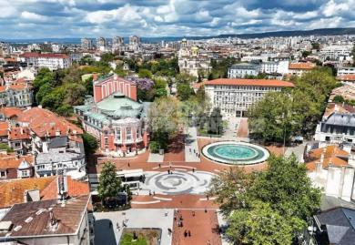Двуетажна къща подходяща за инвестиция в гръцката махала 
