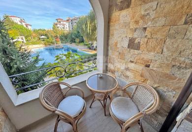 Elegant 2-Bed Apartment with Pool View & Prime Beachside Location, Nessebar