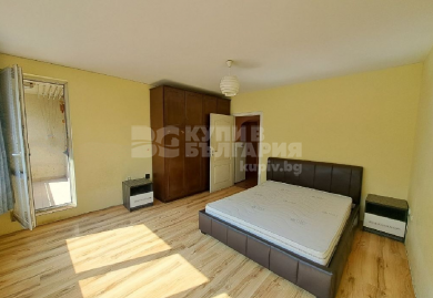 Dreizimmerwohnung mit Parkplatz in Sofia