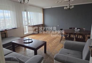 Geräumige Dreizimmerwohnung im Bezirk Banishora, Sofia