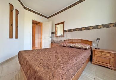 Elegant 2-Bed Apartment with Pool View & Prime Beachside Location, Nessebar