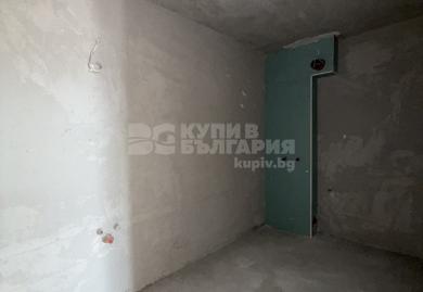 Просторен функционален мезонет в новопостроена сграда, Колхозен пазар