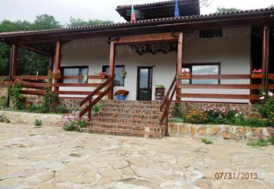 Schmuckes Gästehaus mit Außenpool im Dorf Dolina, Region Dobritsch