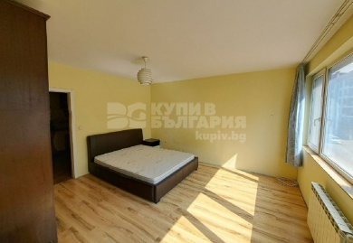 Dreizimmerwohnung mit Parkplatz in Sofia
