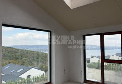 Modernes Haus mit Garten in einer bewachten Wohnanlage nahe Varna