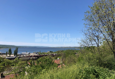 Тристаен апартамент до центъра на Варна с панорамна морска гледка!