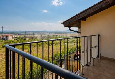 Renoviertes 185m² Haus mit Meerblick, 3 Badezimmer & Pool