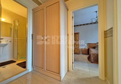 Elegant 2-Bed Apartment with Pool View & Prime Beachside Location, Nessebar
