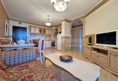 Elegant 2-Bed Apartment with Pool View & Prime Beachside Location, Nessebar