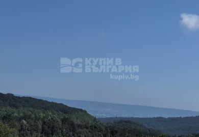 Парцел подходящ за жилищно строителство, разположен в с.Звездица