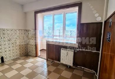 Светъл тристаен апартамент с панорамна гледка в кв. Надежда 1