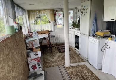 Вила с езерна панорама и просторен двор в м-т Лазур