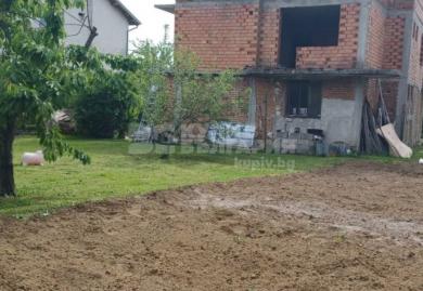 Самостоятелна двуетажна къща, подходяща за две домакинства в с.Шкорпиловци