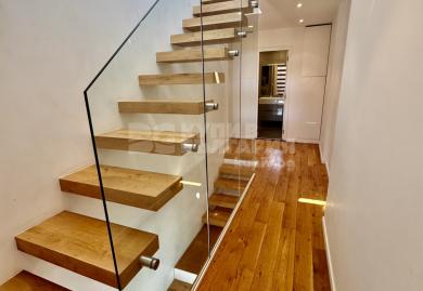 Einzigartige Maisonette auf drei Ebenen mit Meerblick in Varna