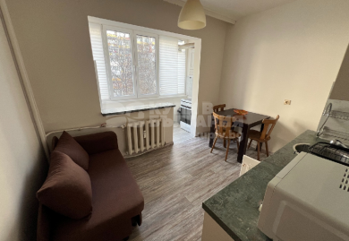 Komplett renovierte Dreizimmerwohnung mit neuen Möbeln in Banishora, Sofia