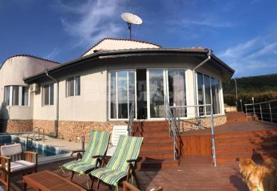 Schönes, komplett möbliertes Haus im Dorf Obrochishte, Dobritsch