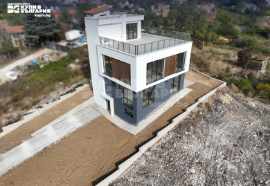 Panorama-Villa in Gorna Traka – 180° Meerblick & Neubau mit Ausbaupotenzial