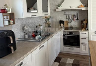 Spacious 1-Bedroom Sea-View Apartment in Gated Complex, Trakata
