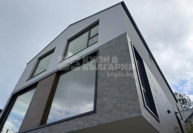 Modernes Haus mit Garten in einer bewachten Wohnanlage nahe Varna