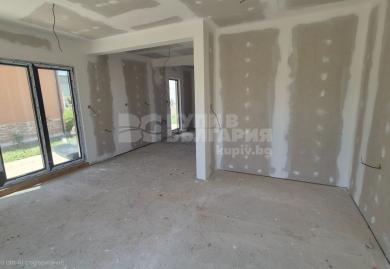 Новопостроена двуетажна къща с три спални в село Яребична