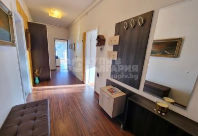 Lakeside Luxury: Exklusive Panorama-Residenz mit Seeblick in Pancharevo