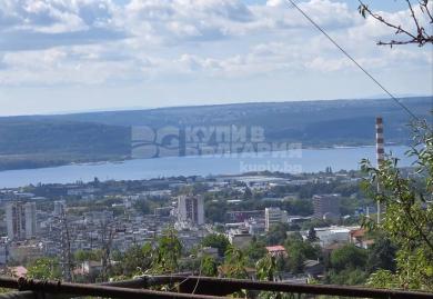 Панорамен парцел с постройки в района на м-т Планова