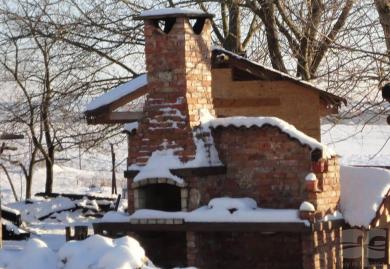 Schmuckes Gästehaus mit Außenpool im Dorf Dolina, Region Dobritsch