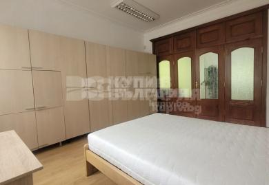 Geräumige Vier-Zimmer-Wohnung im Zentrum von Sofia 