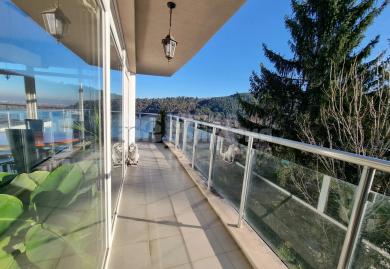 Lakeside Luxury: Exklusive Panorama-Residenz mit Seeblick in Pancharevo