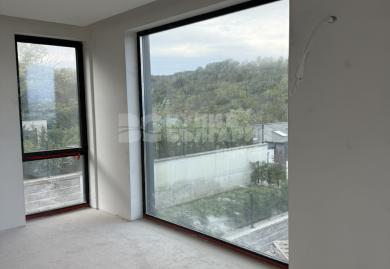 Modernes Haus mit Garten in einer bewachten Wohnanlage nahe Varna