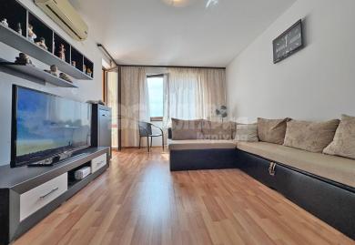 Großzügige 83 qm Wohnung im 3. OG mit herrlichem Poolblick am Meer