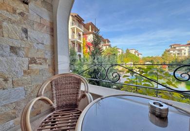 Elegant 2-Bed Apartment with Pool View & Prime Beachside Location, Nessebar