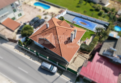 Panoramavilla mit beheiztem Pool und asphaltierter Zufahrt in Borovets, Varna