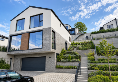 Modernes Haus mit Garten in einer bewachten Wohnanlage nahe Varna