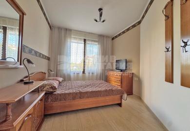 Elegant 2-Bed Apartment with Pool View & Prime Beachside Location, Nessebar