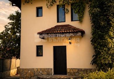 Renoviertes 185m² Haus mit Meerblick, 3 Badezimmer & Pool