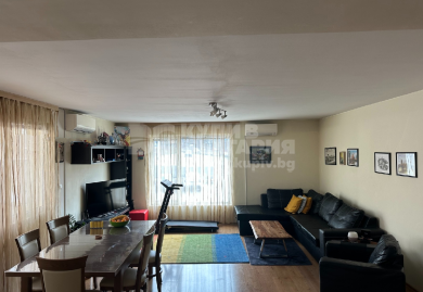 Helle und geräumige Dreizimmerwohnung in Sofia