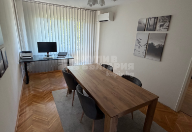 Möblierte Dreizimmerwohnung nach umfassender Renovierung in Sofia