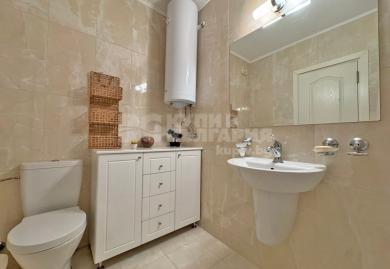 Elegant 2-Bed Apartment with Pool View & Prime Beachside Location, Nessebar