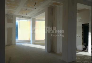 Бизнес помещение на две нива с отлична локация