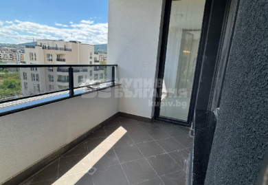 Designer-Dreizimmerwohnung mit Panoramablick auf das Vitosha-Gebirge, Sofia