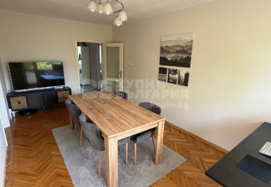 Möblierte Dreizimmerwohnung nach umfassender Renovierung in Sofia